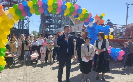 Ысык-Көл райондук мамлекеттик администрациясынын башчысы-акимдин орун басары Мамбеталиев Рамис Русланович 1-июнь Эл аралык балдардын күнү менен администрация башчысы-аким Ормонов Жапарбек Туратовичтин атынан куттуктап, салтанаттуу балдарга арналган иш-чарага катышты.